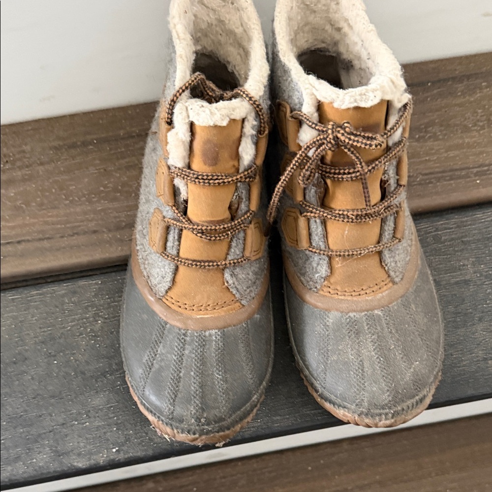 Sorel Brown and Gray Boots
